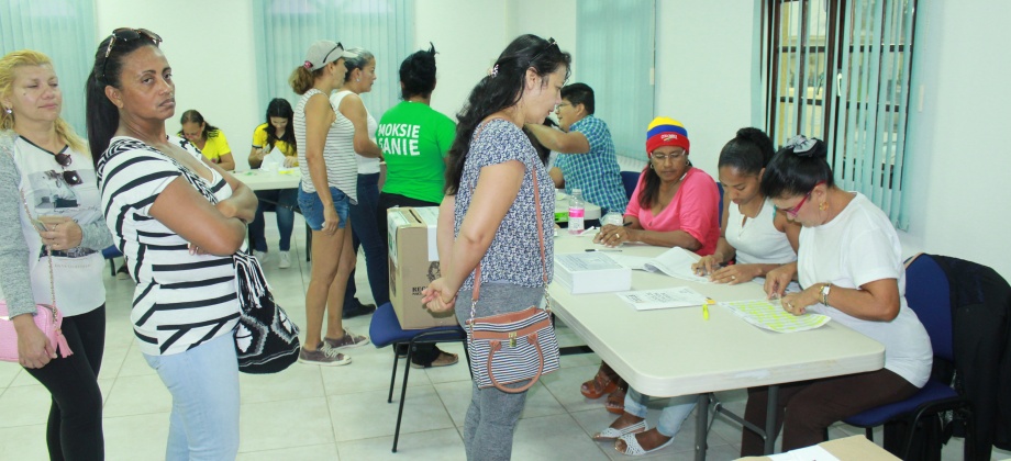 Último día de votaciones presidenciales empezó en Oranjestad